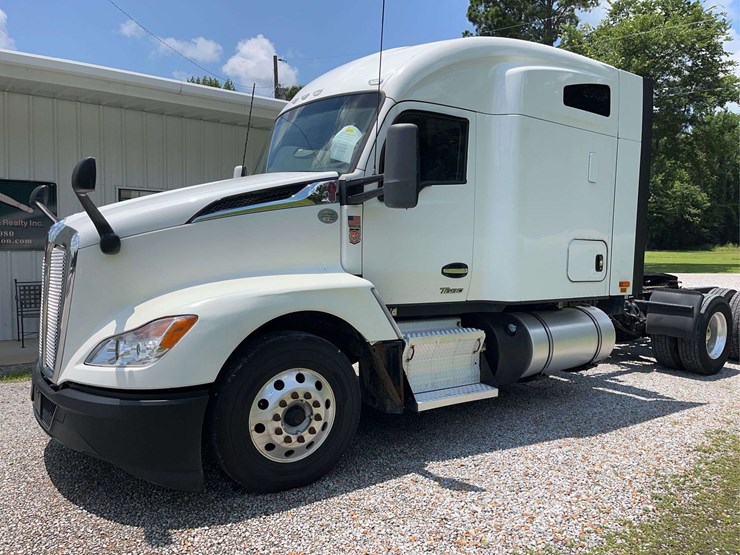 2022-kenworth-t680-image-2