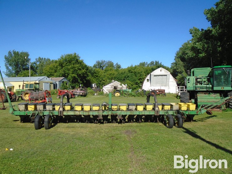 john-deere-7100-image-2
