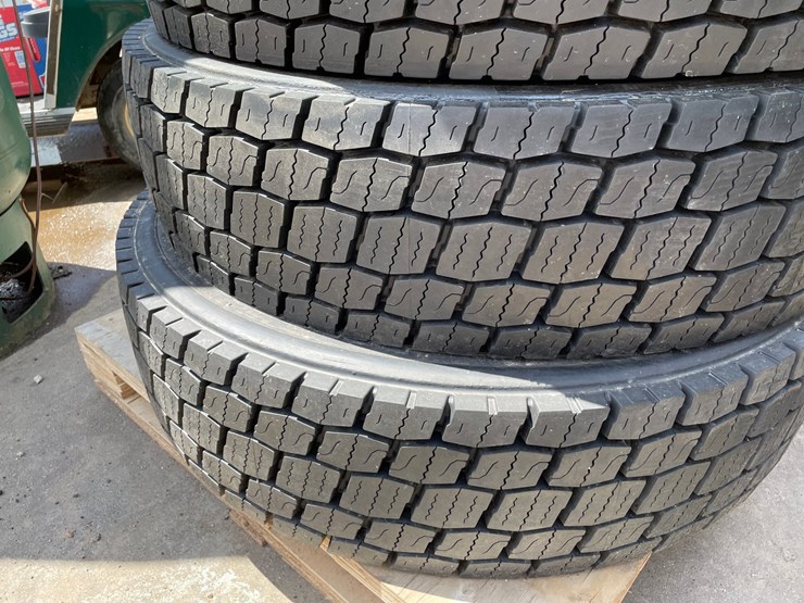 #6515-•-set-of-(4)-semi-tires-image-4