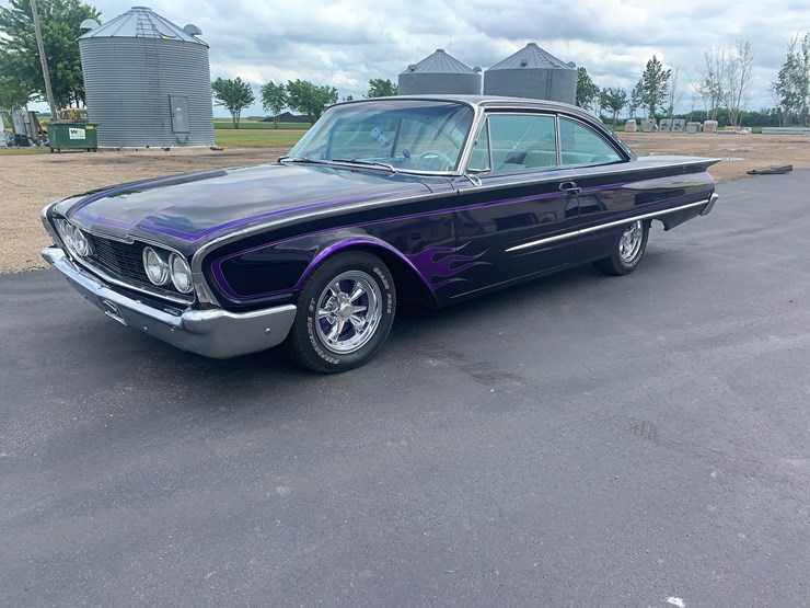 1960-ford-starliner-image-1