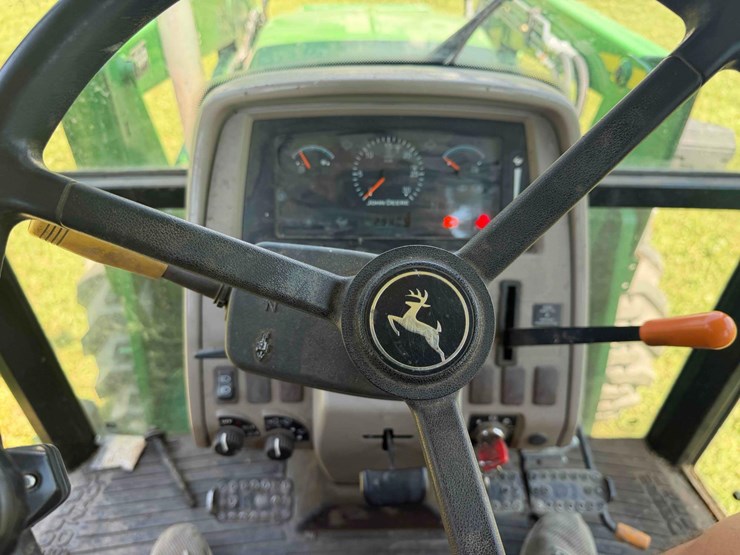 2011-john-deere-5101e-image-29