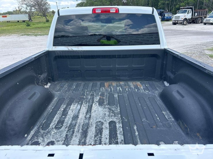 2020-ram-1500-classic-image-19