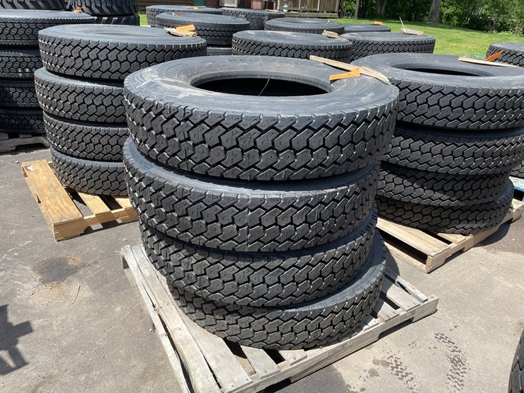 #6516-•-set-of-(4)-semi-tires-image-1