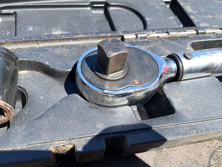 #7182-•-proformance-tools-3/4"-click-torque-wrench-image-1