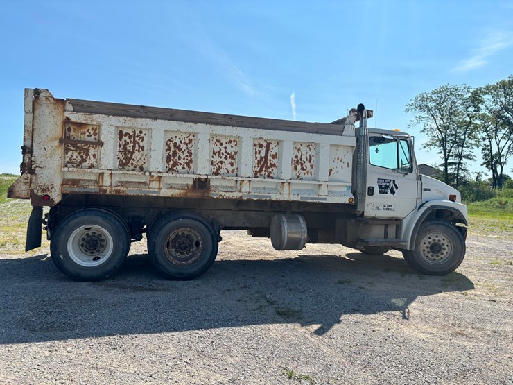2000-freightliner-fl80-image-4