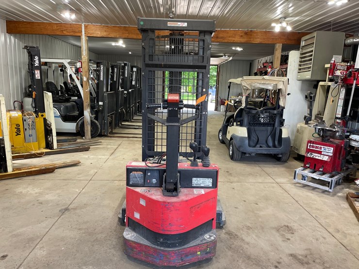 #6062-•-raymond-electric-pallet-stacker-image-4