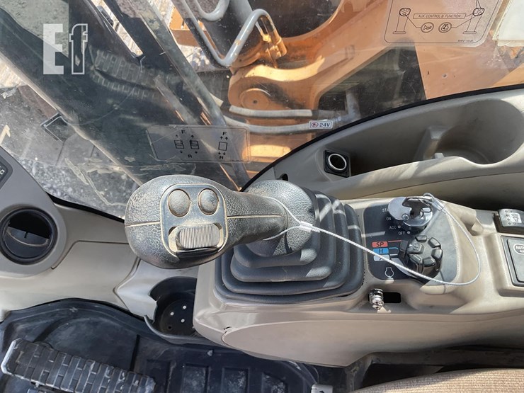 2015-case-cx250c-image-16