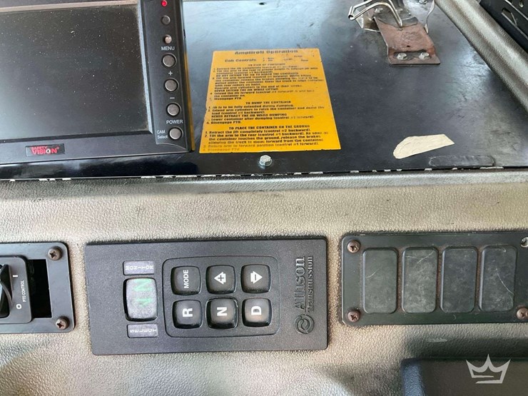 2015-peterbilt-320-image-14