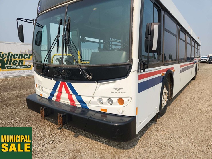 2007-new-flyer-restyled-low-floor-s/a-passenger-wheelchair-accessible-bus-image-6