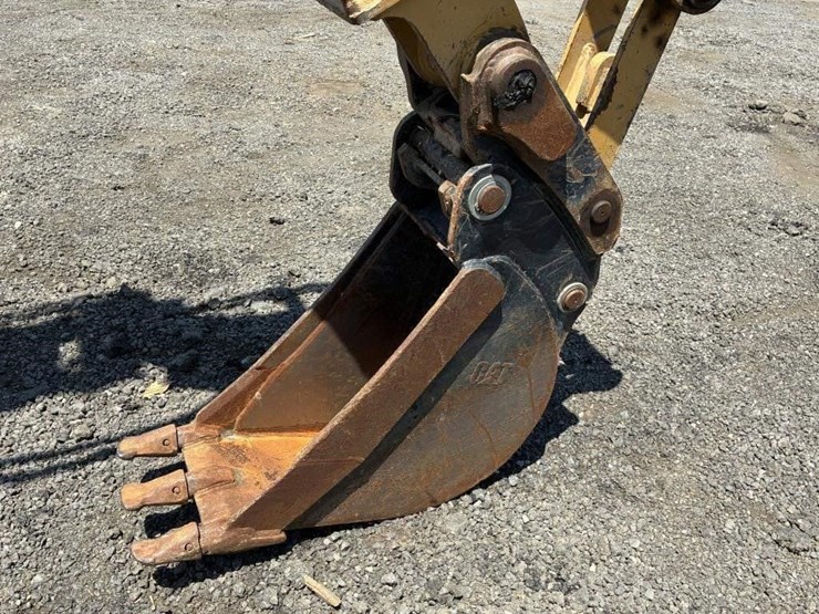 2022-caterpillar-430-image-21