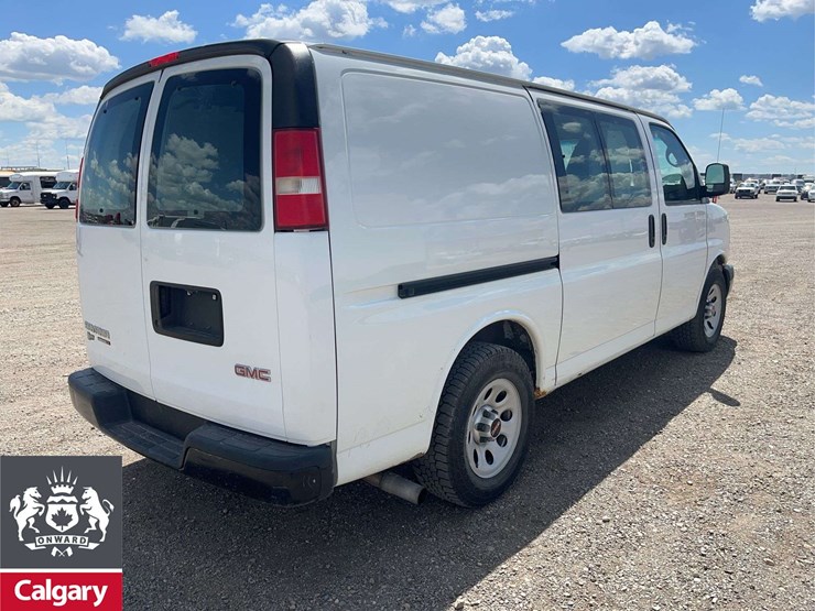 2014-gmc-savana-cargo-van-image-5