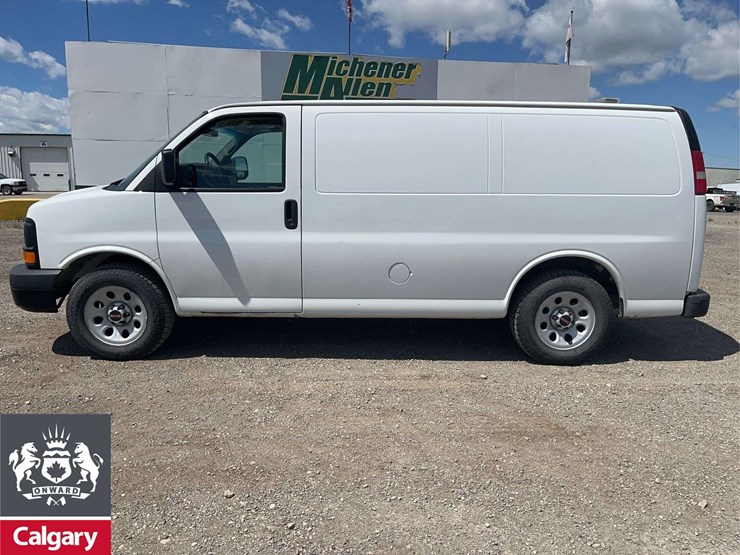 2014-gmc-savana-cargo-van-image-2