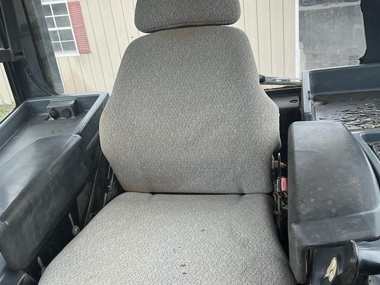2014-deere-750k-xlt-image-12