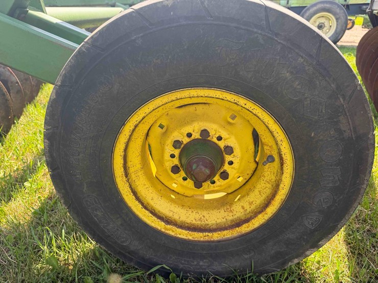 john-deere-340-image-10