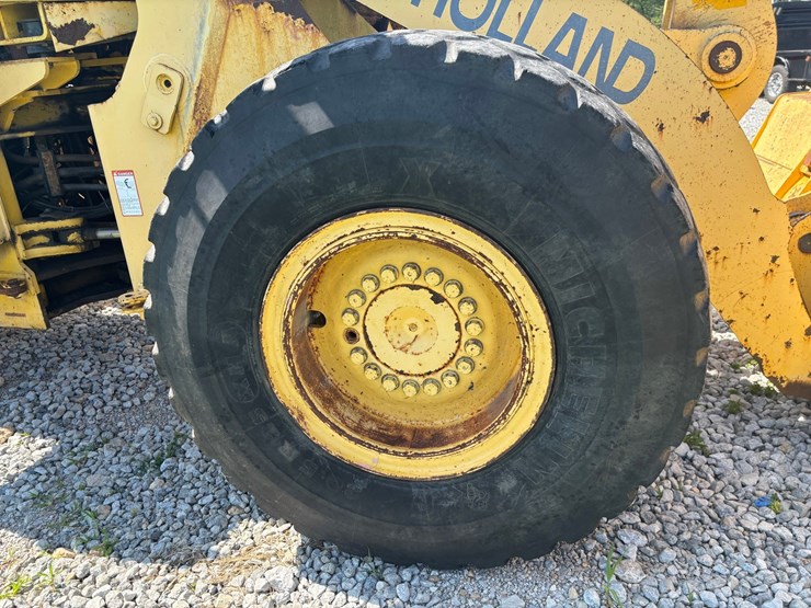new-holland-lw170-image-92