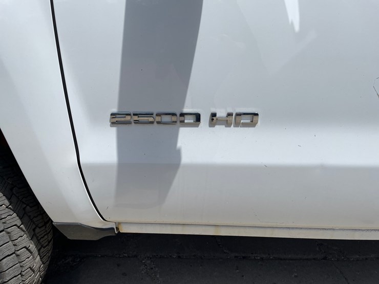 2015-chevrolet-2500-image-9