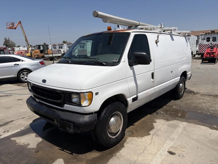 2001-ford-e350-image-1