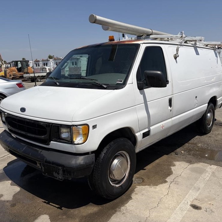2001 FORD E350
