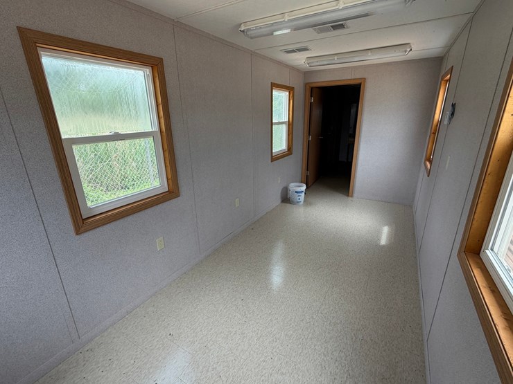 #1462-•-40"-container-office-image-13