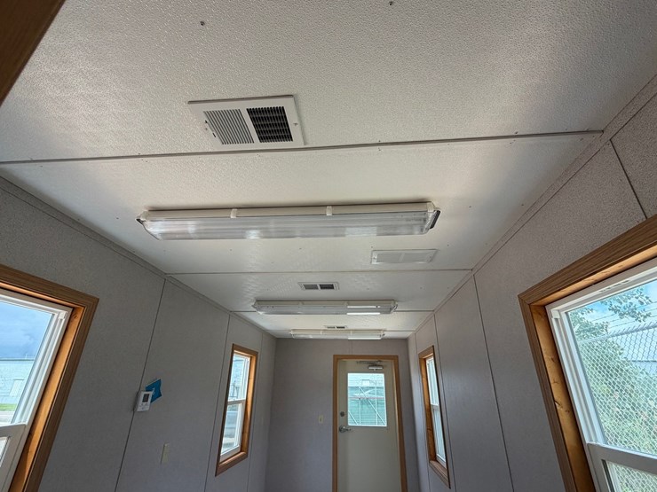 #1462-•-40"-container-office-image-10
