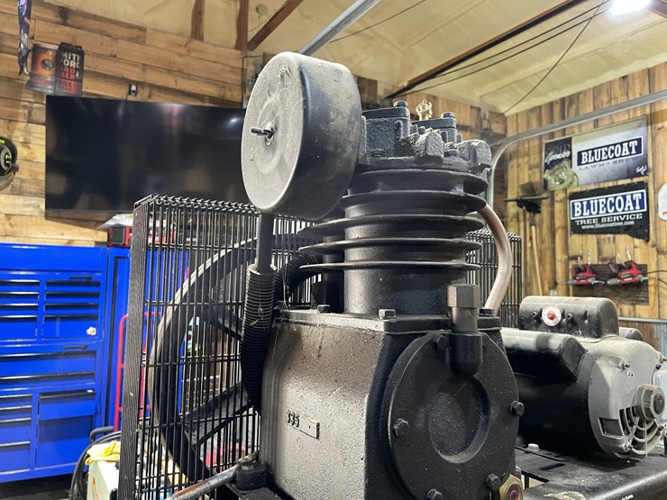 #7109-•-industrial-air-8-gallon-air-compressor-image-11