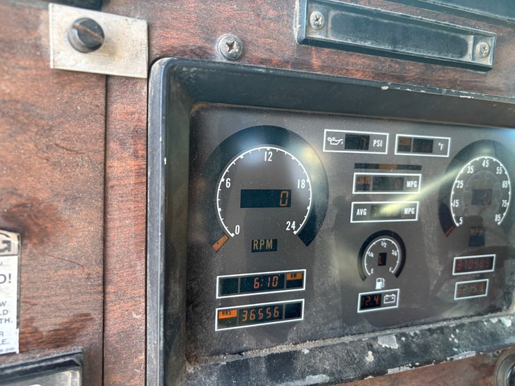 1988-peterbilt-377-image-53