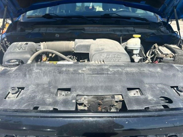 2021-ram-1500-classic-image-59