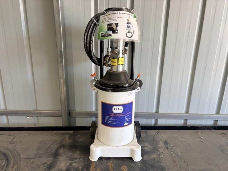 high-pressure-air-operated-grease-pump-image-1