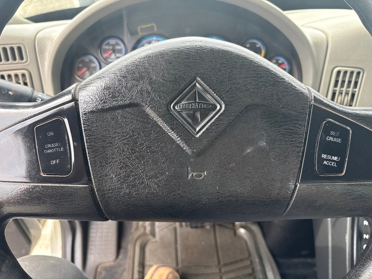 2015-international-durastar-4300-image-39