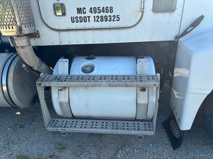 1988-peterbilt-377-image-25