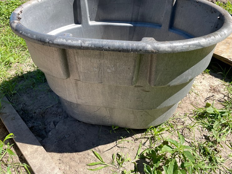 #7127-•-rubbermaid-stock-tank-image-3