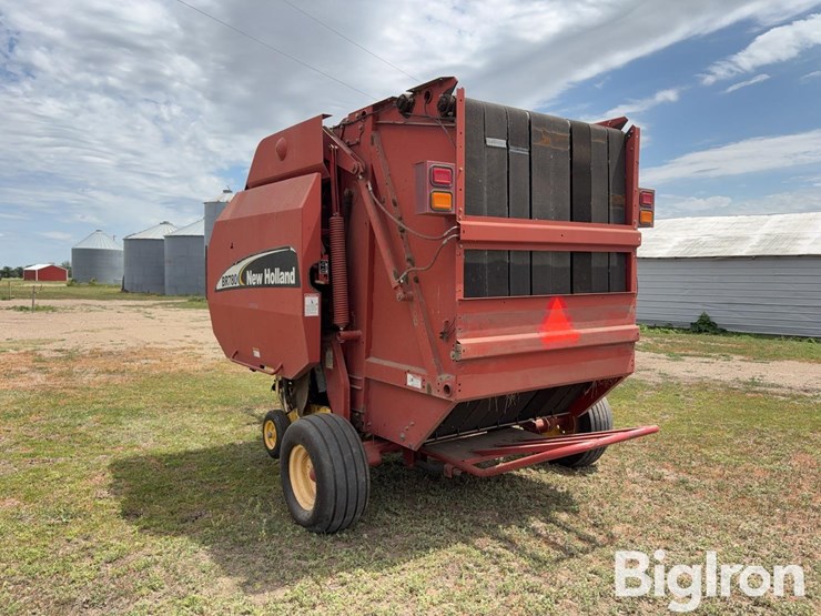 2004-new-holland-br780-image-7