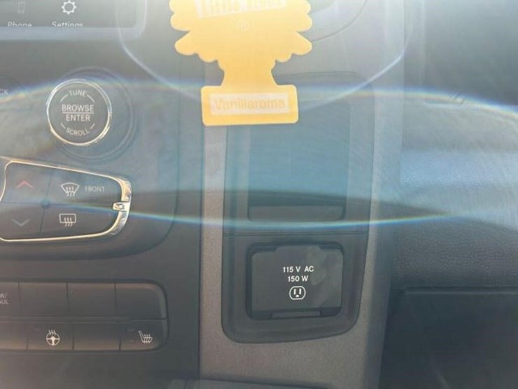 2021-ram-1500-classic-image-19
