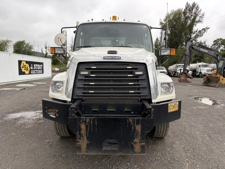 2018-freightliner-114sd-image-8