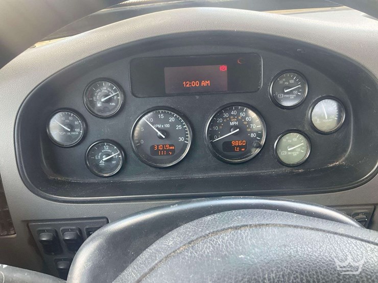 2017-peterbilt-337-image-15