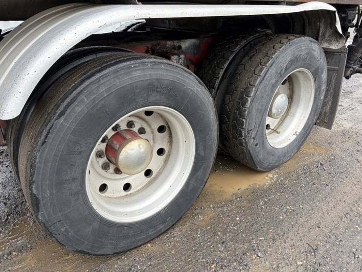 1992-freightliner-usf-1e-asphalt-distributor-truck-image-20