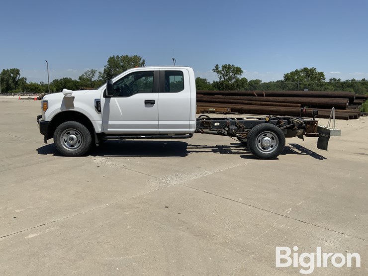2017-ford-f350-xl-image-8