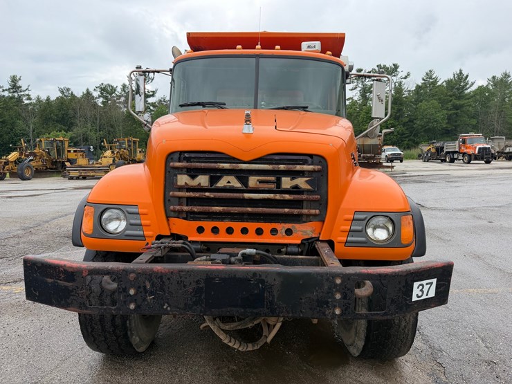 #1471-•-2003-mack-713v-granite-tri-axle-dump-truck-image-8