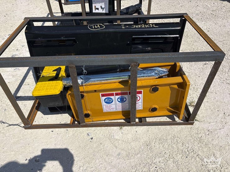 2026-agt-sshh680-hydraulic-breaker-skid-steer-attachment-image-6