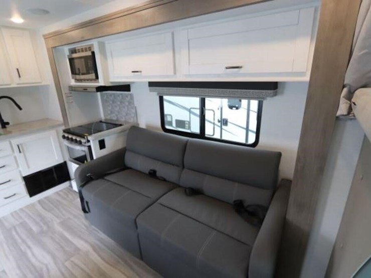 2025-ford-transit-image-24
