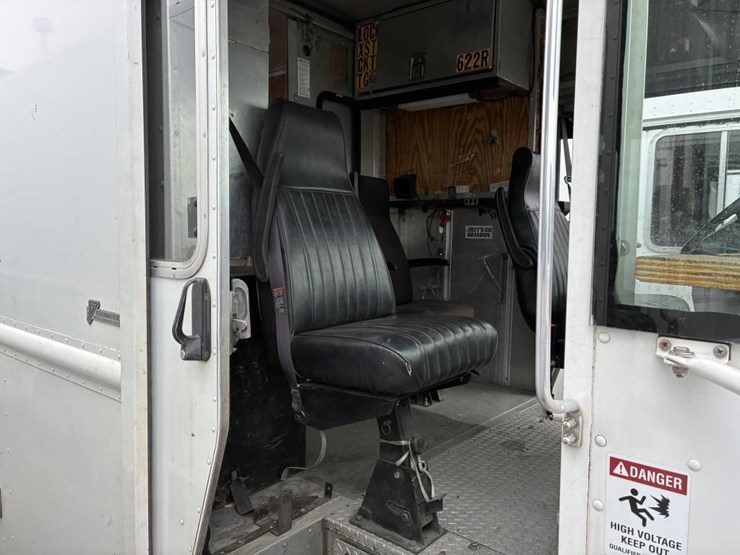 2008-workhorse-w62-image-19