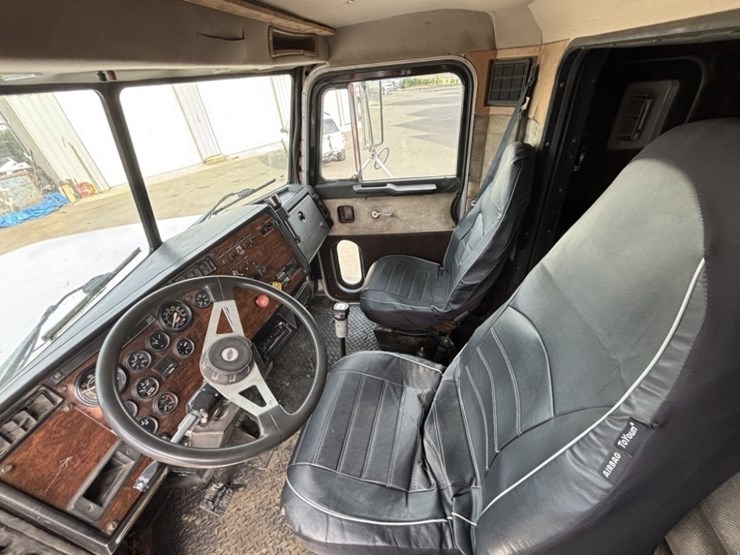 1989-peterbilt-377-image-42