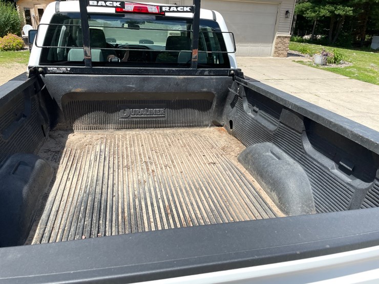 2015-chevrolet-2500-image-17
