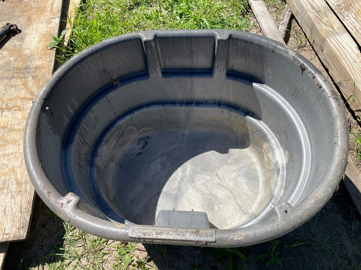 #7127-•-rubbermaid-stock-tank-image-5