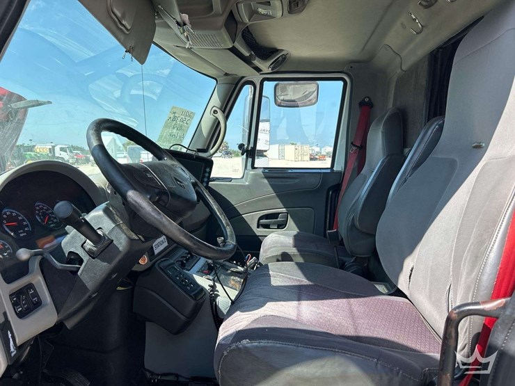 2011-international-durastar-4400-image-13