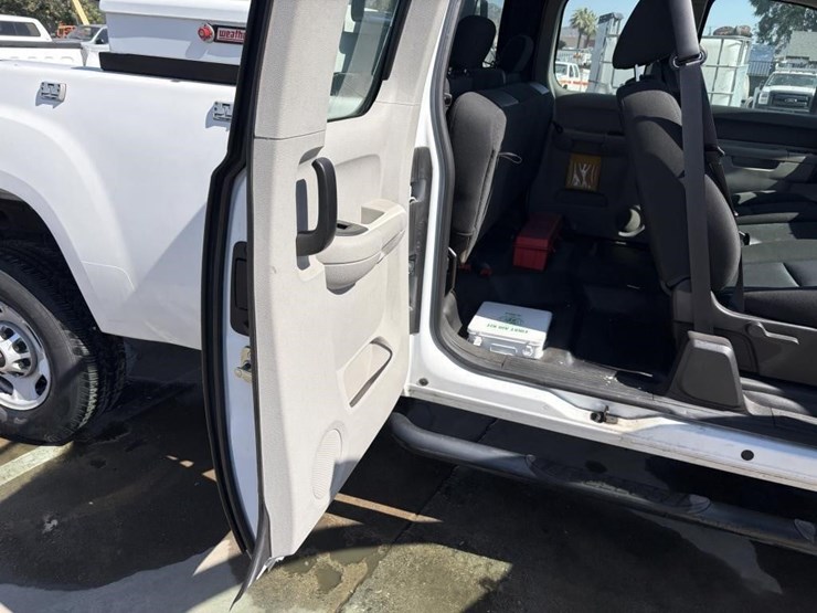 2012-gmc-sierra-2500-image-11