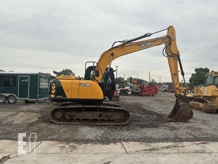 2017-jcb-js131-lc-image-5