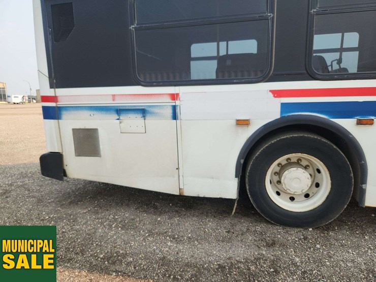 2007-new-flyer-restyled-low-floor-s/a-passenger-wheelchair-accessible-bus-image-38