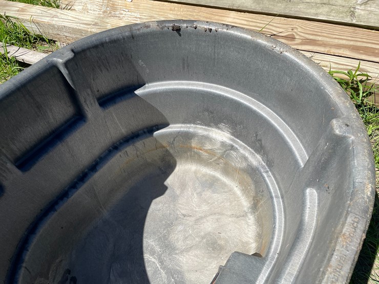 #7127-•-rubbermaid-stock-tank-image-7