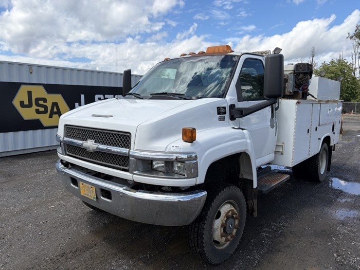 2006-chevrolet-c4500-4x4-service-truck-image-1